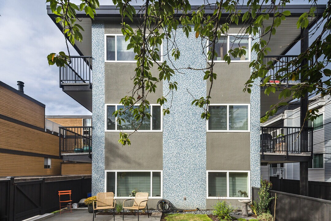 1985 8th Ave W in Vancouver, BC - Building Photo