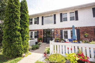 326 Progress Rd, Unit B14 in Shelbyville, IN - Building Photo