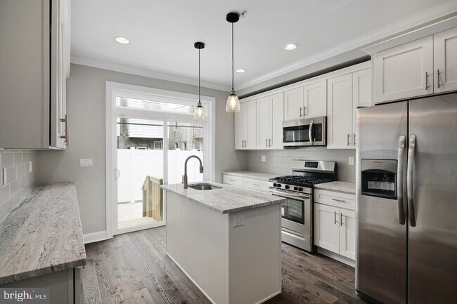 1922 S Lambert St photo'