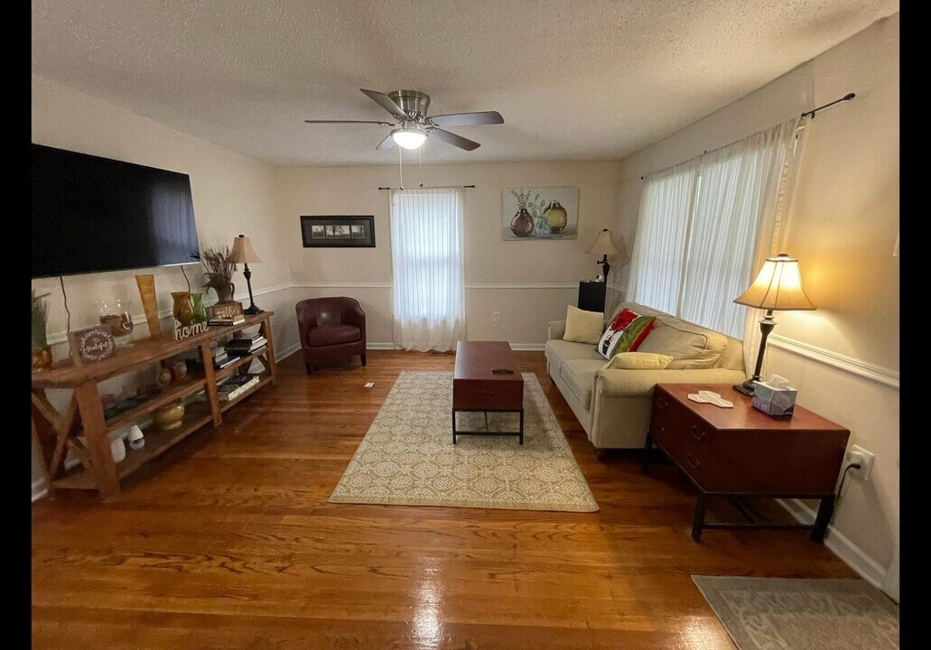 8551 Chapel Hill Rd in Cary, NC - Building Photo