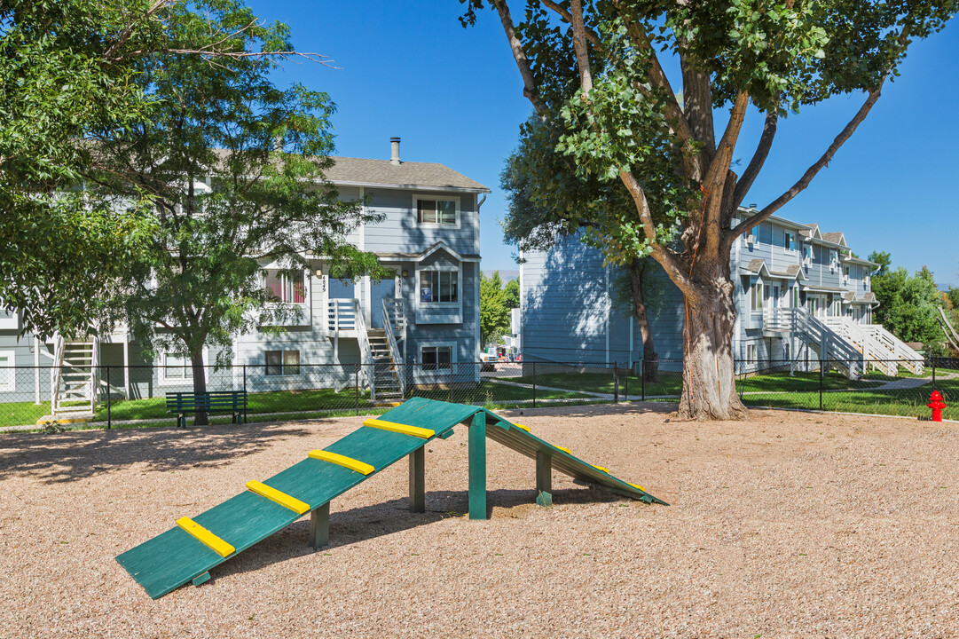 Carefree Village Townhomes in Colorado Springs, CO - Foto de edificio