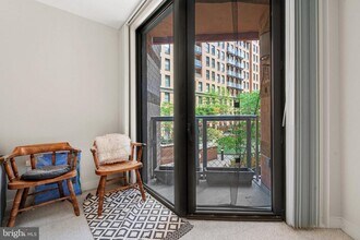 616 E St NW in Washington, DC - Foto de edificio - Building Photo