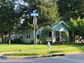 103 6th St in Sugar Land, TX - Building Photo - Building Photo
