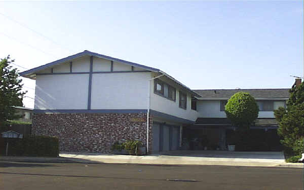 2025 Laurie Ln in Costa Mesa, CA - Foto de edificio - Building Photo