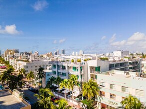 1437 Collins Ave in Miami Beach, FL - Foto de edificio - Building Photo