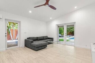 443 NE 71st St in Miami, FL - Building Photo - Building Photo