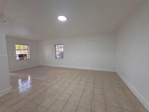 541 E 38th St in Hialeah, FL - Building Photo - Building Photo