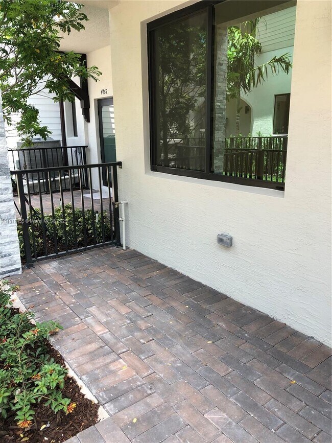 4757 NW 83rd Pkwy in Doral, FL - Building Photo - Building Photo