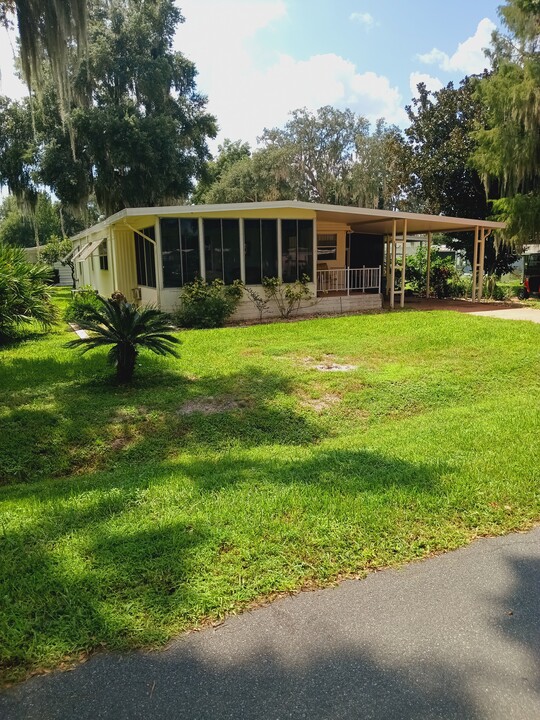 24 N Bobwhite Rd in Wildwood, FL - Building Photo