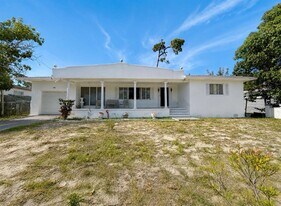 1006 Gulf Rd in Tarpon Springs, FL - Building Photo