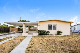 256 NE 45th Ct in Pompano Beach, FL - Building Photo