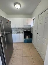 120 SW 18th Ct, Unit 2 in Miami, FL - Building Photo - Building Photo