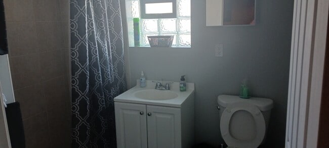 1301 W 73rd St in Chicago, IL - Building Photo - Building Photo