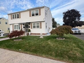 37 Elizabeth Ann Dr in New Haven, CT - Foto de edificio - Building Photo