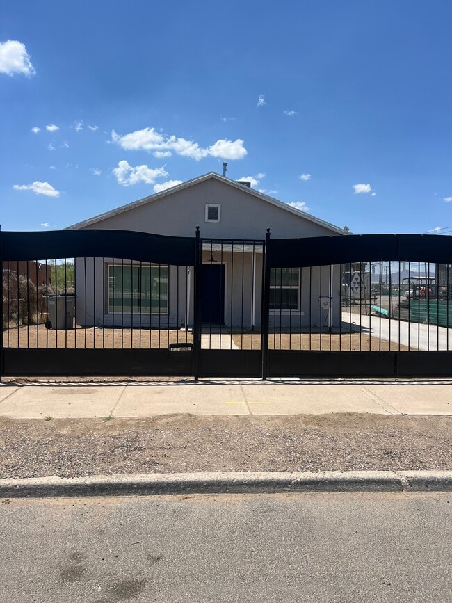 property at 7302 Dale Rd