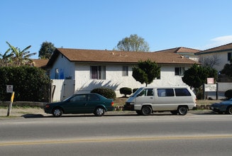 Arena Circle Apartments in Vista, CA - Building Photo - Building Photo