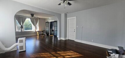 202 E Main St in Twin Lakes, WI - Foto de edificio - Building Photo