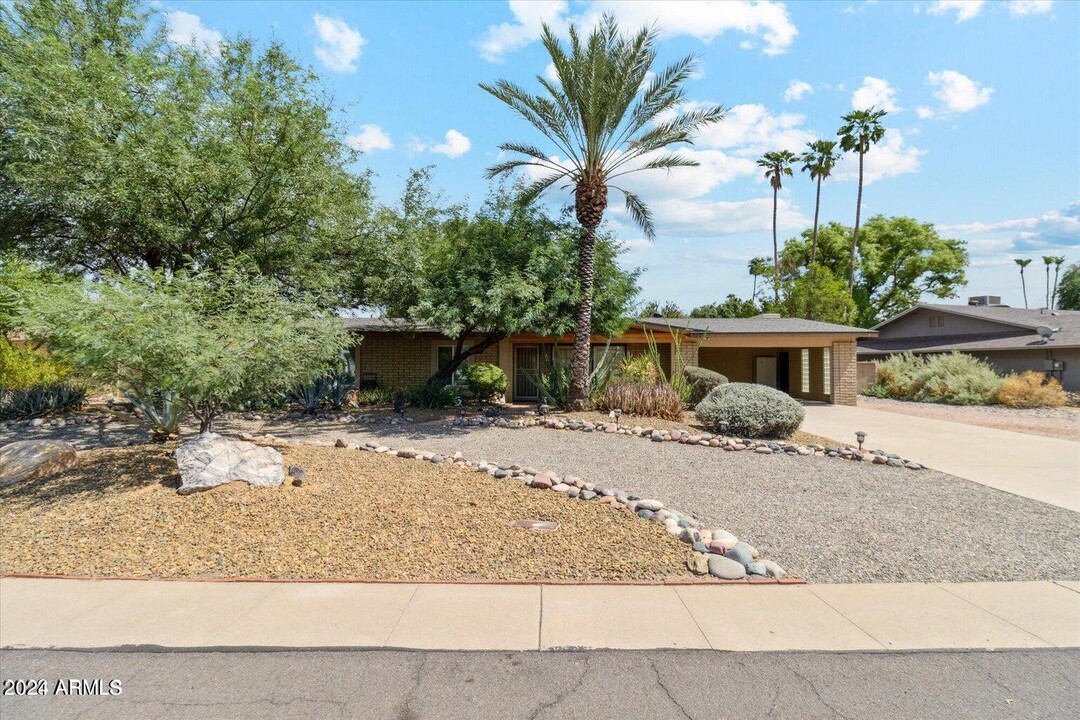 5838 E Cochise Rd in Paradise Valley, AZ - Building Photo