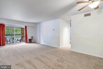 5912 Cove Landing Rd in Burke, VA - Building Photo - Building Photo
