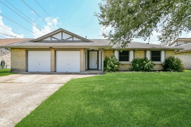 2213 Westside Dr in Deer Park, TX - Building Photo - Building Photo