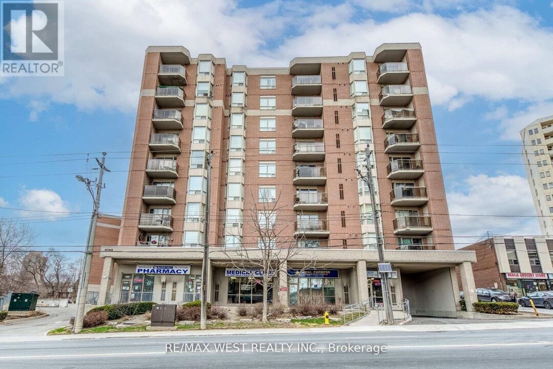 2088-2088 Lawrence Ave W in Toronto, ON - Building Photo