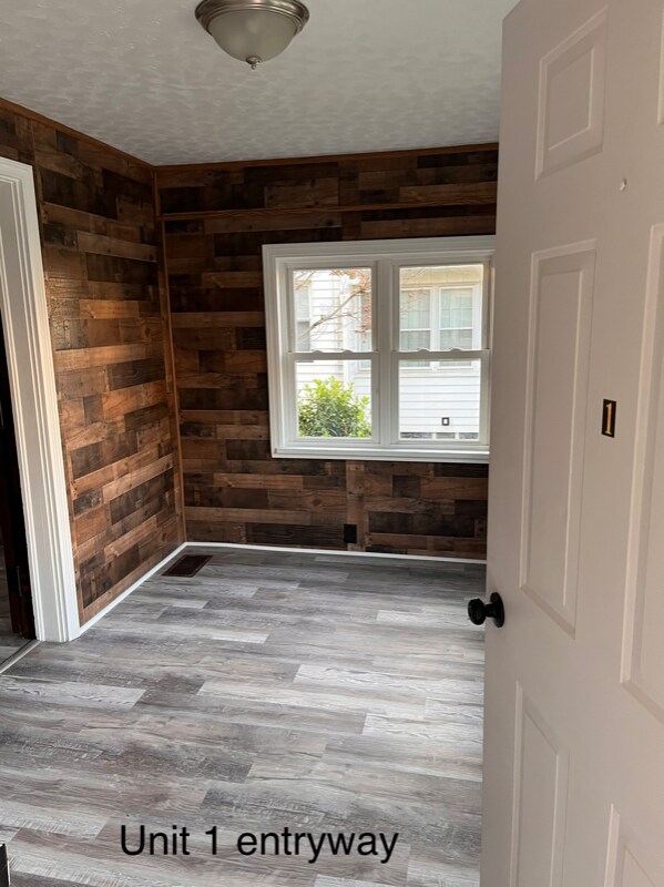 410 Cedar Ave-Unit -1 in Sharon, PA - Foto de edificio - Building Photo