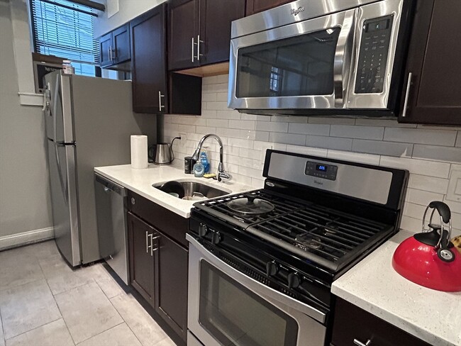114 Riverway in Boston, MA - Building Photo - Building Photo