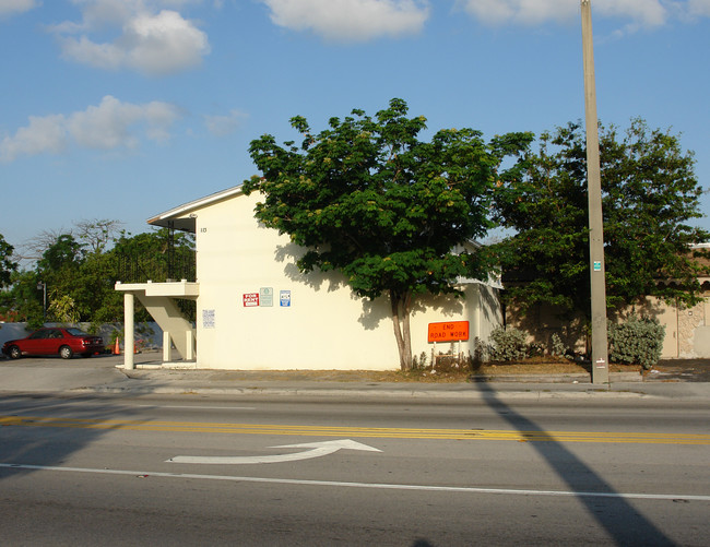 113 NW 27th Ave in Fort Lauderdale, FL - Building Photo - Building Photo