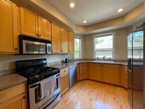 4918 S View Point Ter in Portland, OR - Building Photo - Building Photo
