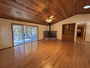 5123 Rainbow Trail in Pollock Pines, CA - Building Photo - Building Photo