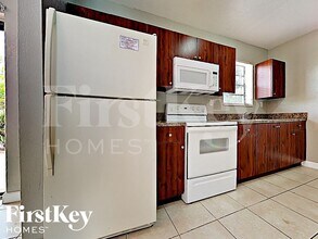 17800 NW 28th Ct in Miami Gardens, FL - Building Photo - Building Photo