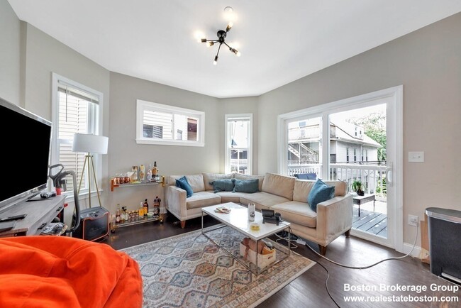 777 Columbia Rd, Unit 2 in Boston, MA - Building Photo - Building Photo
