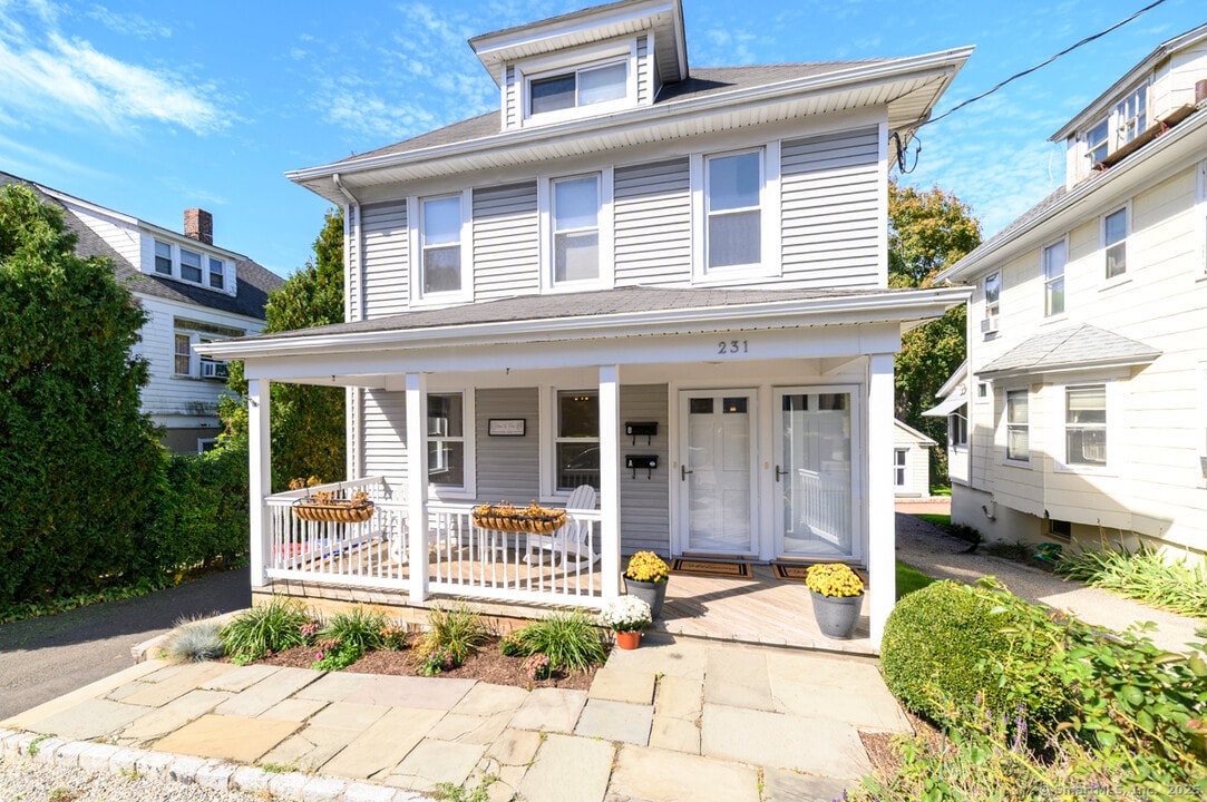 231 Flax Hill Rd in Norwalk, CT - Building Photo