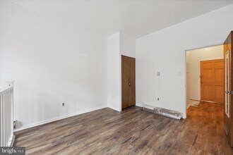 621 S 16th St-Unit -1 in Philadelphia, PA - Building Photo - Building Photo