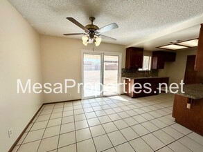 13895 Chestnut St in Hesperia, CA - Building Photo - Building Photo