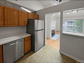 40 Brighton Way in North Brunswick, NJ - Foto de edificio - Building Photo