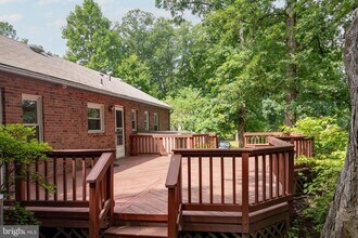 5708 Dawes Ave in Alexandria, VA - Building Photo - Building Photo