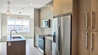 111 Wolf Creek Dr SE in Calgary, AB - Building Photo - Building Photo