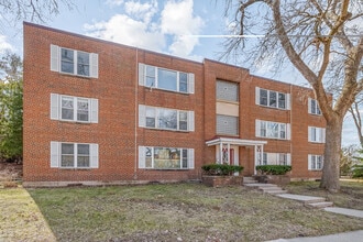 24 Sherman Ter, Unit 6 in Madison, WI - Building Photo - Building Photo