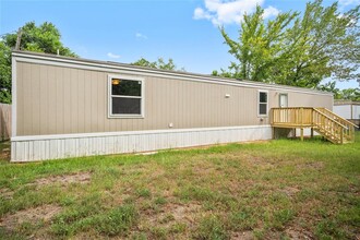 202 S Trice St in Willis, TX - Building Photo - Building Photo