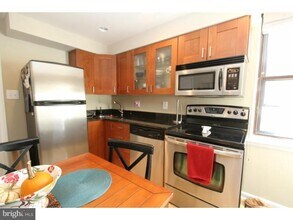1102 N 4th St in Philadelphia, PA - Building Photo - Building Photo
