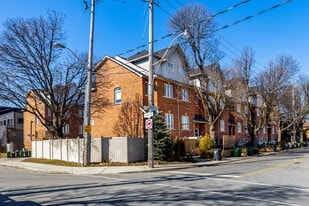 18 Lightbourn Av in Toronto, ON - Building Photo