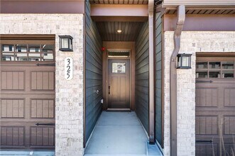 325 Enchanted Ct in Fayetteville, GA - Building Photo - Building Photo