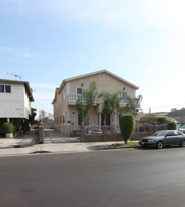 1260 N Hobart Blvd in Los Angeles, CA - Foto de edificio