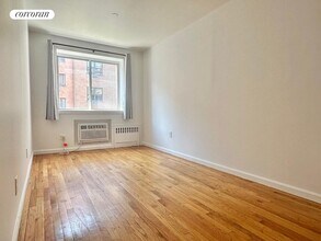 422 E 10th St in New York, NY - Building Photo - Building Photo