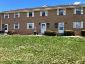 315 Elmwood Dr in Hudson, NH - Building Photo