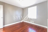 717 Bethnal Rd photo'