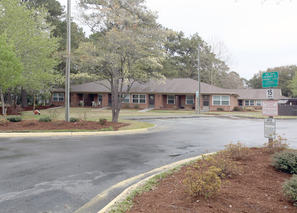 Meadow Oaks Apartments in Jacksonville, NC - Building Photo