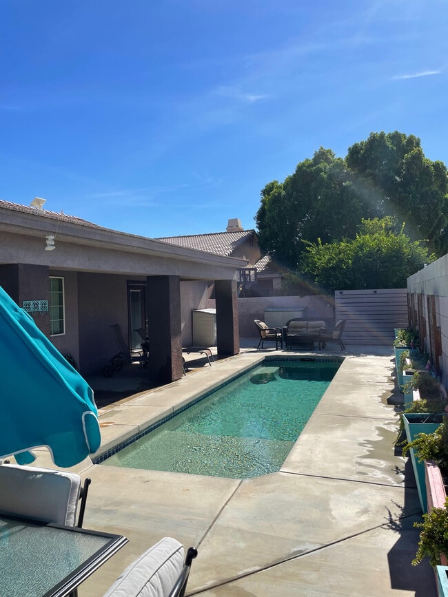 31325 Avenida La Gaviota in Cathedral City, CA - Foto de edificio - Building Photo