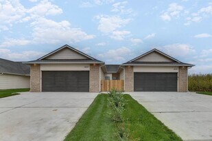 1643 S Limuel Cir in Wichita, KS - Building Photo